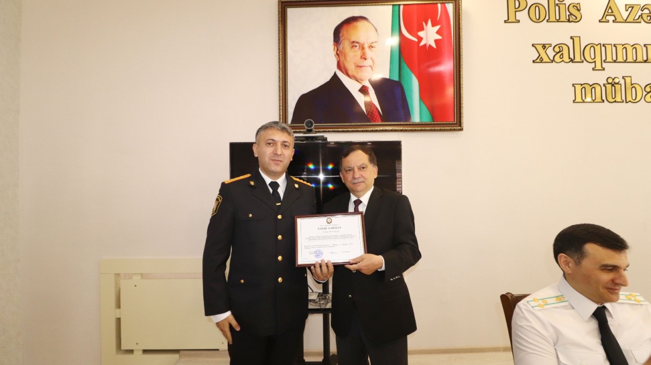 Qazaxda icra başçısı polis əməkdaşlarını Fəxri Fərmanla təltif etdi - FOTOLAR
